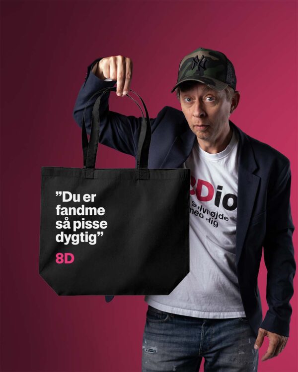Pisse Dygtig Totebag Allan Sindberg Sort 1